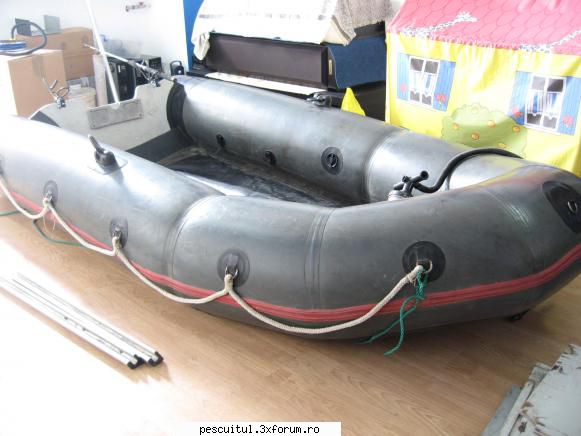 vand barca  gonflabila cu  placa de motor, de 3m,baloane    de   750  kg,max 15 cp, podina