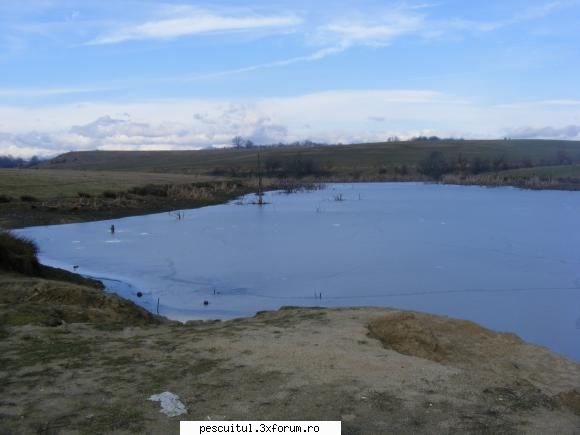 Balta/lac din Gorj - Conturul baltii, spre malul unde este facut un - LOCURI DE PESCUIT - BALTI