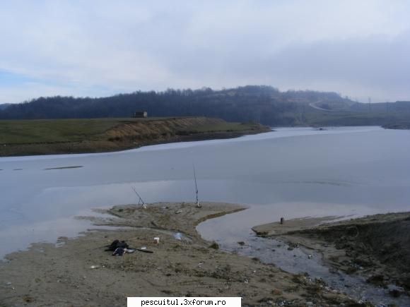 Balta/lac din Gorj - O mica zona unde trage pestele vara.. se pare - LOCURI DE PESCUIT - BALTI