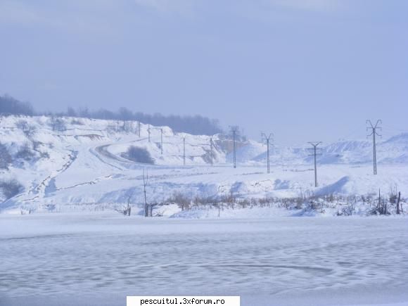 Balta/lac din Gorj - drumul inzapezit, drum care duce spre - LOCURI DE PESCUIT - BALTI