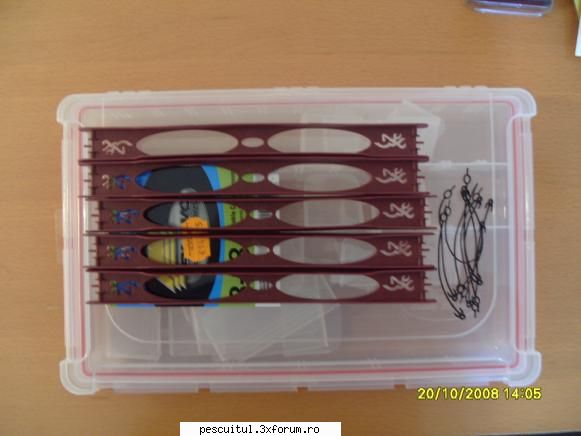 Ce ne-am mai cumparat... - Cutie accesorii cu suporti plastic - SCULELE SI ECHIPAMENTELE NOASTRE DE PESCUIT