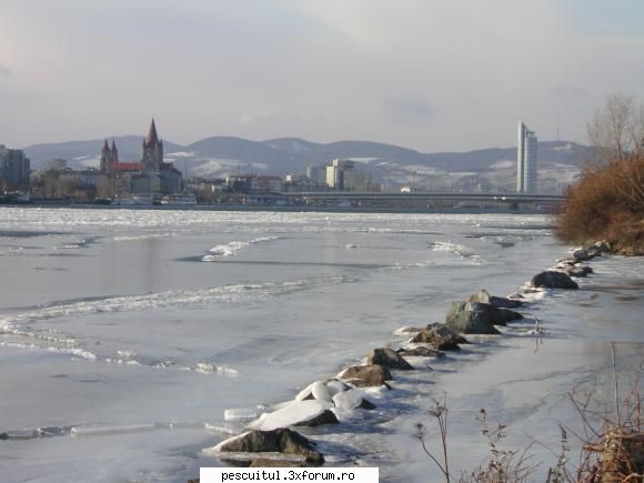 Dunarea iarna . Superba ca in tot anul ! - Tot Dunarea...dar in alte - PESCUIT LA DUNARE SI IN DELTA DUNARII