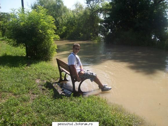 Dunarea la Galati - Doar asa sa stai pe banca...nu se mai vede nicio - PESCUIT LA DUNARE SI IN DELTA DUNARII