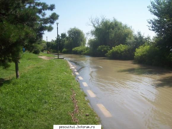 Dunarea la Galati - Singurul loc unde se mai vad cateva marcaje - PESCUIT LA DUNARE SI IN DELTA DUNARII
