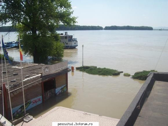 Dunarea la Galati - Printre facilitatile oferite de acest local este - PESCUIT LA DUNARE SI IN DELTA DUNARII