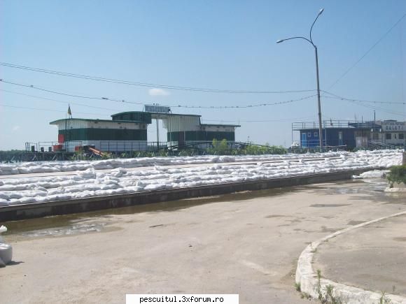 Dunarea la Galati - Deja apa se infiltreaza - PESCUIT LA DUNARE SI IN DELTA DUNARII