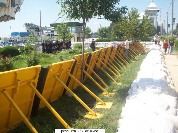 Dunarea la Galati - Digul de aparare mobil - PESCUIT LA DUNARE SI IN DELTA DUNARII