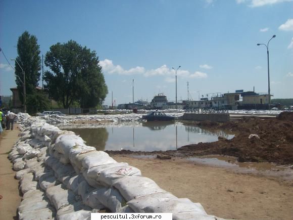 Dunarea la Galati - Apa din parcare - PESCUIT LA DUNARE SI IN DELTA DUNARII