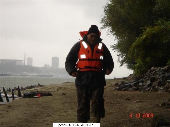 Eco Ara 2010 - Uite-l aici : bate pas de defilare ( de frig ! ) - PESCUIT LA DUNARE SI IN DELTA DUNARII