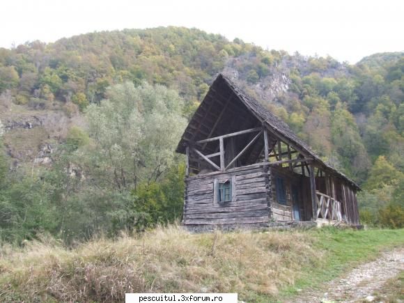 Pe unde mai umblam- POZE - Cea mai frumoasa locatie, o casuta parasita - CALATORII SI INTALNIRI