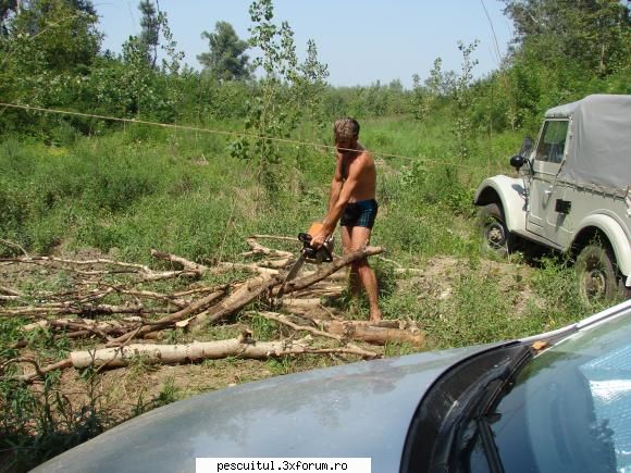 Pescar Hoinar - Dabuleni , August - s-a mai si taiat lemne de un.......gratar ceva - CALATORII SI INTALNIRI