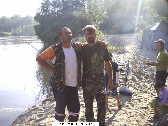 Pescar Hoinar - Dabuleni , August - Pe insula, intr-un loc superb - CALATORII SI INTALNIRI
