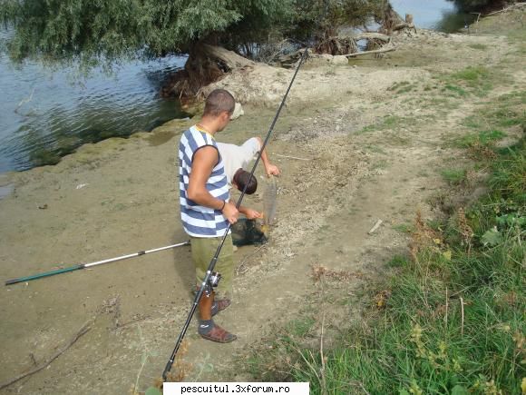 Pescuit in Delta Dunarii - colegul meu de ''suferinta'' - PESCUIT LA DUNARE SI IN DELTA DUNARII
