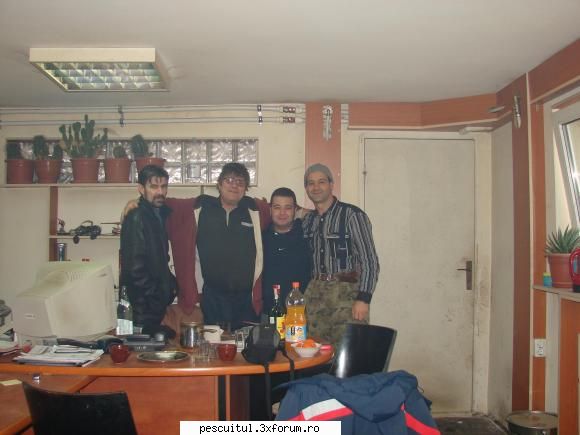 Pescuit in lacul MORII - Inaintea partidei la ,, Mare Sef " la birou ( - CALATORII SI INTALNIRI