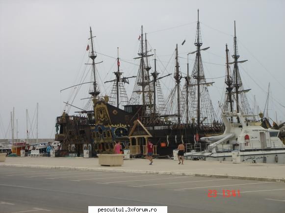 Poze Tunisia ! - Deyule ! te bagi cu tupeu intre vasele astea ! Cu - POZELE MELE - PESCUIT