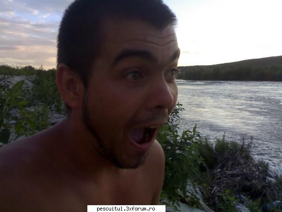 Poze ,, funny,, de la pescuit... - oau ce peste mare am - NEURONU` ZAMBARET - BANCURI , HAIOASE , FUNNY