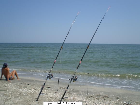 Poze pentru site - Surfcasting langa o pereche de tzaze goale - POZELE MELE - PESCUIT