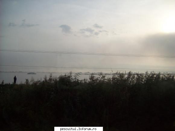 Romania-Arad - Se vede in stanga si un pescar - CALATORII SI INTALNIRI