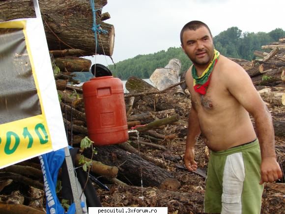 ,, Spectacolul " ECO ARA 2010 - In fotografii - GHino cand se spala cu axion - POZELE MELE - PESCUIT