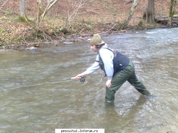 fly fishing la nimfa pe rauri mici de munte - Stiu ca pare incredibil cat de aproape - PESCUIT - FLY FISHING