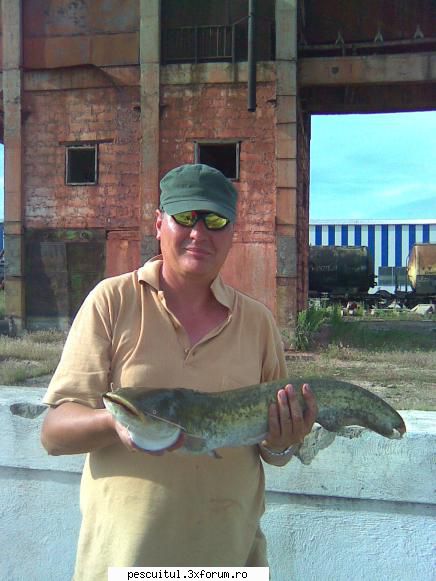 pescuit pe dunare la galati - si fratiorul lui - PESCUIT LA DUNARE SI IN DELTA DUNARII