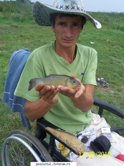 pescuitul pe canale - barateaz jud timis - un lin prins de mine pe canal la - LOCURI DE PESCUIT - BALTI