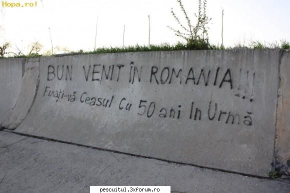 scrie romaneste ! sa se inteleaga !!! - Larry ! Ia taticule ! - NEURONU` ZAMBARET - BANCURI , HAIOASE , FUNNY