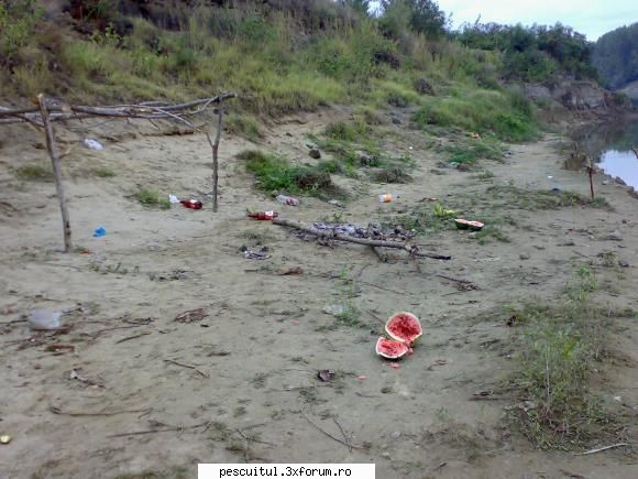 septembrie.. - Iata ce lasa unii pescari in urma! Asta e un loc - PESCUIT LA DUNARE SI IN DELTA DUNARII